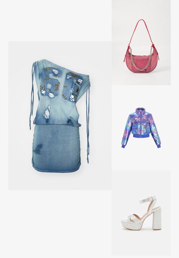 Iridescente, verkürzte Daunenjacke mit hohem Kragen, Reißverschluss, zwei Fronttaschen und elastischen Bündchen und Saum in lila und blauen Farbtönen.; Jeanskleid mit einseitigem Design, hellblauer Farbe, mit Rissen und distressed Optik, dekorativen Nieten und Zugband-Details. Figurbetonte Silhouette.; Weiße Plattform-Sandaletten mit metallischem Finish, ausgestattet mit zwei überkreuzten Riemen, einem Knöchelriemen und einem Blockabsatz, der mit funkelnden Edelsteinen verziert ist.; Rote perforierte Handtasche in gewölbter Form, mit einem silbernen Kettenakzent und einem passenden Schultergurt. Logo auf der Vorderseite.