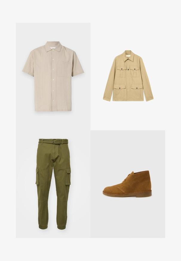 Beige letvægtsjakke med fire lommer med knapper og klap, lange ærmer og en spids krave.; Kortærmet skjorte i lyse beige stof med et struktureret mønster, knaplukning og brystlomme på venstre side. Klassisk kravedesign.; Olivengrøn cargobukser lavet af bomuld, med en talje med bælte, sidelommer, elastiske manchetter og lige ben.; Brun ruskinds ørkenstøvle, ankelhøj, med to snørehuller og crepesål på ensartet lysegrå baggrund.