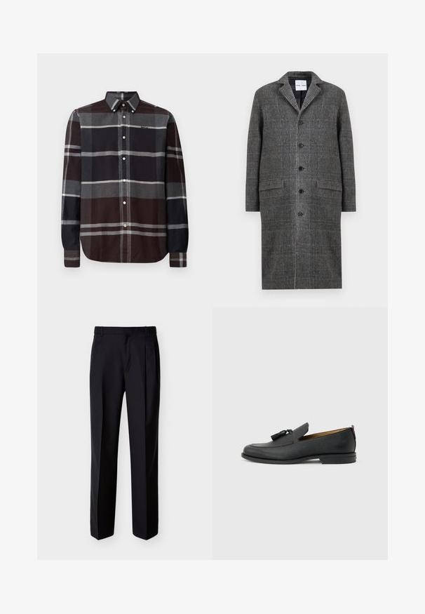 Grijs patroon overjas met een notch-kraag, zes knopen en twee voorzakken, gemaakt van een gestructureerde wolmix stof.; Barbour ICELOCH TAILORED TARTAN - Overhemd - midnight oak; Zwarte, op maat gemaakte broek met rechte pasvorm, geplooide voorkant en zijzakken. Gemaakt van een gladde, lichtgewicht stof met een effen patroon.; Zwarte leren herenslof met kwastjes, ronde neus, lage hak en trekkoord aan de achterkant, zijaanzicht op lichtgrijze achtergrond.