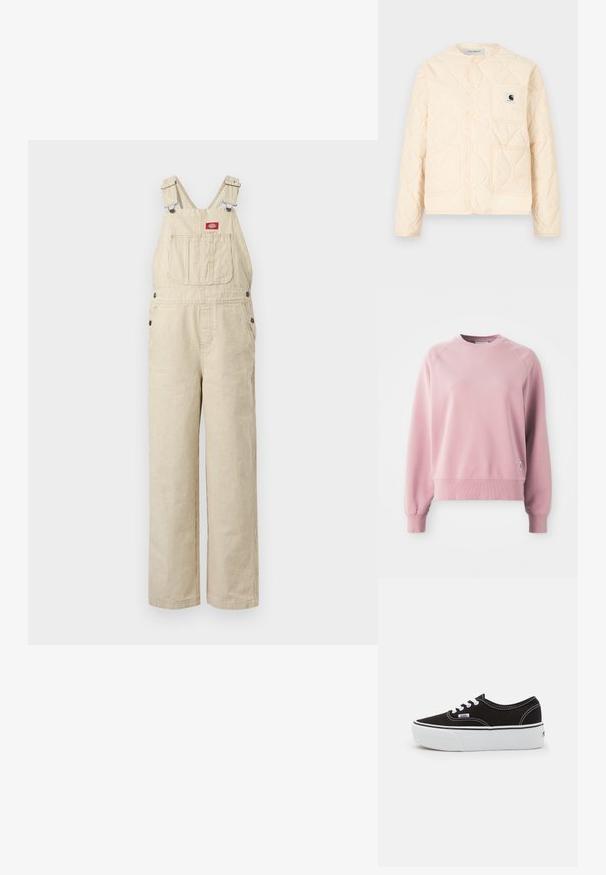Roomkleurig doorgestikt jack met ronde halslijn, drukknoopsluiting, drie voorzakken en een klein zwart-wit logoplaatje op de borstzak.; Beige en witte denim overalls met fijne strepen, verstelbare bandjes, een borstzak aan de voorkant, knopen aan de zijkant en losse rechte pijpen.; Lichtroze crewneck sweatshirt met raglanmouwen, geribbelde manchetten en zoom, gemaakt van een zachte stof. Bevat een klein logolabel aan de zijkant.; Zwarte canvas sneaker met een witte rubberen platformzool, voorzien van witte veters en stiksels, iconische branding op de zijkant, low-top ontwerp.