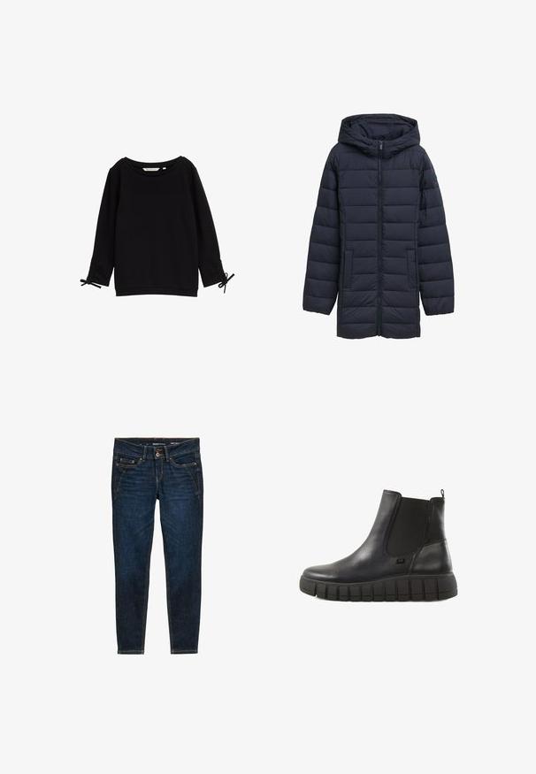 Navyblå polstret jakke med hætte, frontlynlås, to sidelommer og vandret quiltet design. Glat tekstur og minimal detaljering.; Sort tekstureret sweatshirt med bred halsudskæring, lange ærmer og justerbare snore ved manchetterne. Blødt stof, minimalistisk design.; Mørkeblå denim jeans med slim fit, der har orange syninger, fem lommer og en knaplukning i taljen.; Sorte ankelstøvler i blank læder, med elastiske sidepaneler og en tyk, struktureret gummisåler med vandrette riller.