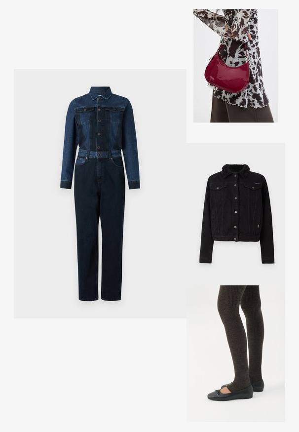 Pepe Jeans REGULAR JACKET - Teksajakk - denim; Sinine teksajumpsuit, millel on tumedat sinist värvi, pikad varrukad, nööbiga esiosa, krae ja vöödiga talje ning kaks rinna-taskut.; Jalad seljas tumedad soonelises soonelises kombines mustade baleriinadega, millel on väikesed paelade detailid valgel taustal.; Naine, kes kannab must-valget mustriga pluusi ja hoiab läikivat punast õlakotti ühevärvilise tausta ees.