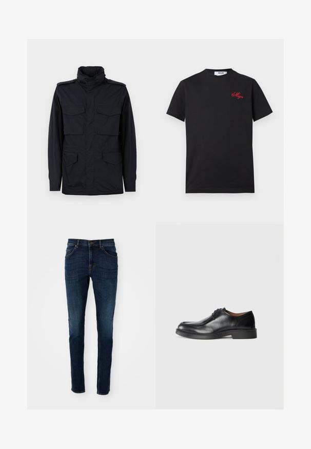 Schwarze Militärjacke mit hohem Kragen und vier Klappentaschen, vor einfachem hellem Hintergrund präsentiert.; Schwarzes T-Shirt mit kurzen Ärmeln und Rundhalsausschnitt, mit kleinem rotem "Msgm"-Logo auf der linken Brust bestickt.; Dunkelblaue Denim-Jeans mit slim fit, strukturiertem Design, Fünf-Taschen-Stil und leichten Ausbleichungen entlang der Beine und Nähte.; Schwarze Leder-Dressschuhe mit abgerundetem Zehenbereich, glatter Oberfläche, Schnürdetails und einer niedrigen, strukturierten Gummisohle. Saubere Linien und minimalistisches Design.