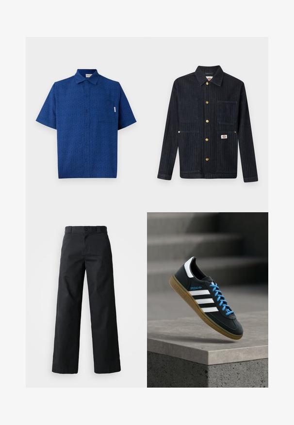 Dunkle Denimjacke mit Kragen, fünf goldenen Druckknöpfen, drei Vordertaschen und einem kleinen Markenlogo auf der unteren rechten Tasche.; Kurzarmliges blaues Hemd aus strukturiertem Stoff mit einem subtilen Muster, Knopfleiste vorne und einer einzigen Brusttasche.; Schwarze weit geschnittene Baumwollhose. Verfügt über einen Knopfverschluss, Gürtelschlaufen und Seitentaschen. Glatte Textur mit tailliertem Schnitt.; Schwarzer Adidas-Sneaker mit weißen Streifen, blauen Schnürsenkeln und Gummisohle, der über einer grauen Betontreppe im weichen Licht schwebt.