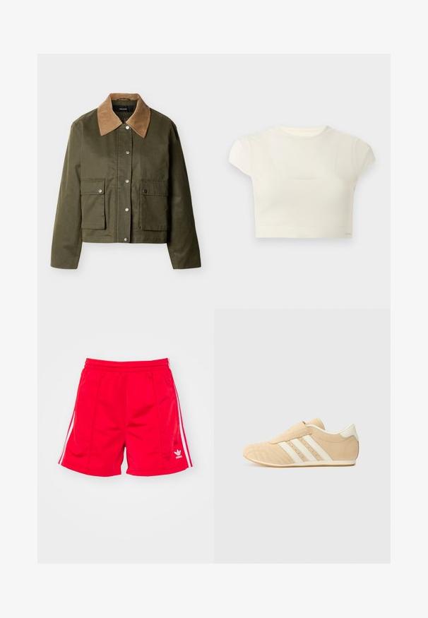 Olijfgroene jas met beige corduroy kraag, drukknoopsluiting aan de voorkant en twee grote klepzakken aan de voorkant, lange mouwen.; Kort, crèmekleurig cropped topje met kapmouwen en een afgeronde halslijn op een effen achtergrond.; Rode sportieve shorts met een elastische tailleband, voorzien van witte zijstreepjes en een geborduurd logo aan de onderste linkerkant. Glad textuur.; Tan en crèmekleurige sportschoenen met een leren bovenwerk, drie witte strepen aan de zijkant en een ronde neus. Textured bovenwerk met perforaties.