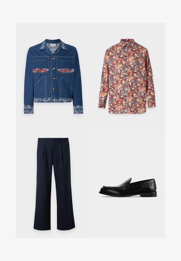 Denimjakke i mørkeblå med røde blomsterbroderier, guldknapper, brystlomme og sidelommer samt en mønstret kant.; Langærmet skjorte med knapper og et tæt blomsterprint i røde, orange, blå og creme toner på en neutral baggrund.; Navyblå bukser med skræddersyet pasform, bred benedesign, frontfolder og enkelt knaplukning i taljen. Glat stofstruktur.; Sort læder slip-on loafer med lav hæl, rundet tå og dekorative syninger langs øverste kant.