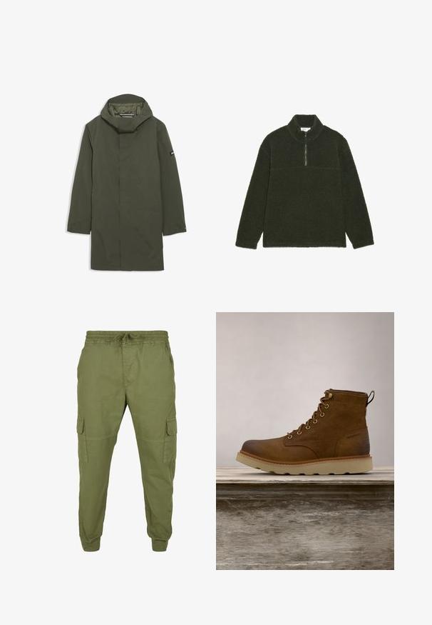 Imperméable vert olive avec un col haut et une capuche ajustable. Doté de manches longues, d'une fermeture éclair invisible sur le devant et de poches latérales. Tissu lisse et léger.; Pull-over en polaire vert foncé avec un col montant, une fermeture à glissière partielle et une surface texturée. Comprend un panneau lisse sur la poitrine.; Pantalons cargo vert olive en coton avec une taille élastique, un cordon de serrage et des poches latérales pour plus de praticité et de commodité.; Botte cheville imperméable marron en cuir texturé, dotée d'œillets dorés, d'un bout rond et d'une semelle en caoutchouc texturé légère.