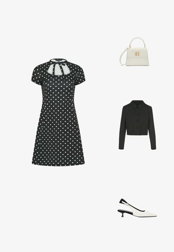 Schwarze verkürzte Jacke mit langen Ärmeln, einem Peter-Pan-Kragen, vorderen Knöpfen und zwei aufgesetzten Taschen vorne.; Schwarzes kurzärmeliges A-Linien-Kleid mit weißen Polka-Dots, Keyhole-Ausschnitt und Schleifen-Detail am Kragen.; Weißer Slingback-Schuh mit spitzer Zehenspitze, schwarzem Kitten-Heel und verstellbarem silbernen Schnallenriemen.; Kleine weiße Handtasche mit Tragegriff oben, abnehmbarem Schulterriemen und goldenem rechteckigem Verschluss auf der vorderen Klappe.