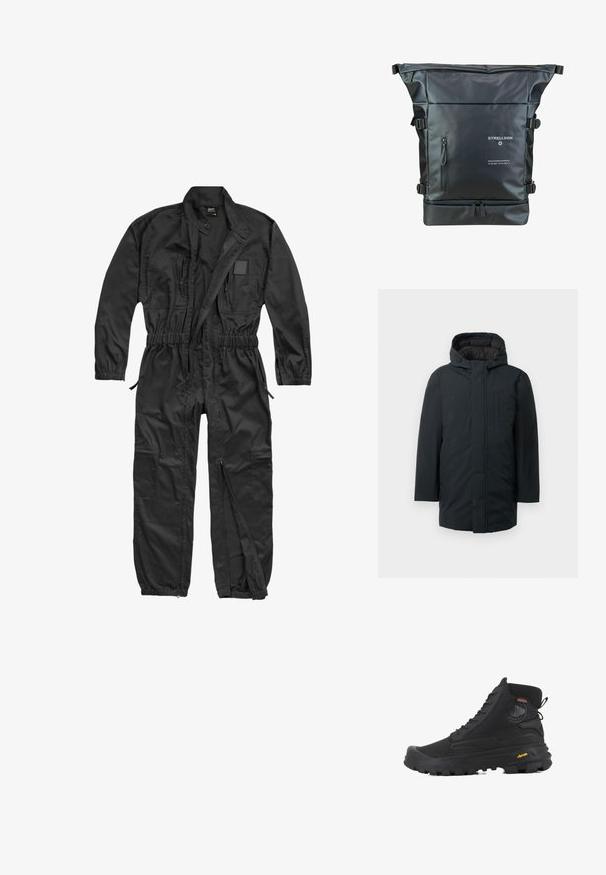Sort isoleret parka med hætte, med lynlås foran, sidelommer og en glat udvendig overflade. Minimalistisk design.; Brandit BRANDIT HERREN EINSATZKOMBI - Buksedragter - black; Sorte høj-top støvler med en tekstureret overflade, der har et vandtæt design, snøresystem og en markant gummisål med Vibram-branding.; Sort rulle-top rygsæk lavet af vandtæt materiale. Har justerbare stropper, en frontlomme med lynlås og trykte branddetaljer.