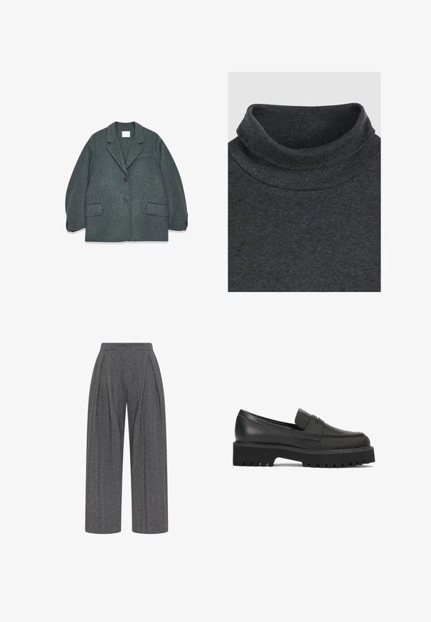 Donkergrijs wollen blazer met een uitsneden kraag, twee voorzakken en twee knopen. Glad textuur met een licht oversized pasvorm.; Donkergrijze gebreide coltrui met fijne geribde textuur weergegeven tegen een lichte achtergrond.; Grijze broek met hoge taille en brede pijpen met een subtiel visgraatpatroon en plooien aan de voorkant, getoond tegen een witte achtergrond.; Zwarte leren instappers met een verhoogde, gestructureerde platformzool en een zadelriem ontwerp. Gladde afwerking met een lichte glans.