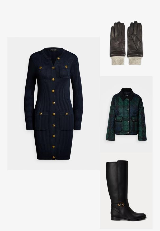 Gepolsterte Jacke in dunklen Grüntönen, mit Kragen, Knopfleiste und zwei Fronttaschen mit Druckknöpfen.; Navyblaues, geripptes Strickkleid mit langen Ärmeln, Knopfleiste vorne und zwei Brusttaschen. Goldfarbene Knöpfe setzen Akzente im Design.; Schwarzer kniehoher Lederstiefel mit niedrigem Absatz, goldener Schnalle und kleinem eingeprägtem Logo am Seitengurt.; Braune Lederhandschuhe mit gerippten cremefarbenen Strickbündchen. Sie verfügen über Fingertrennung und eine seitliche Akzentuierung, die eine glatte Textur zeigt.