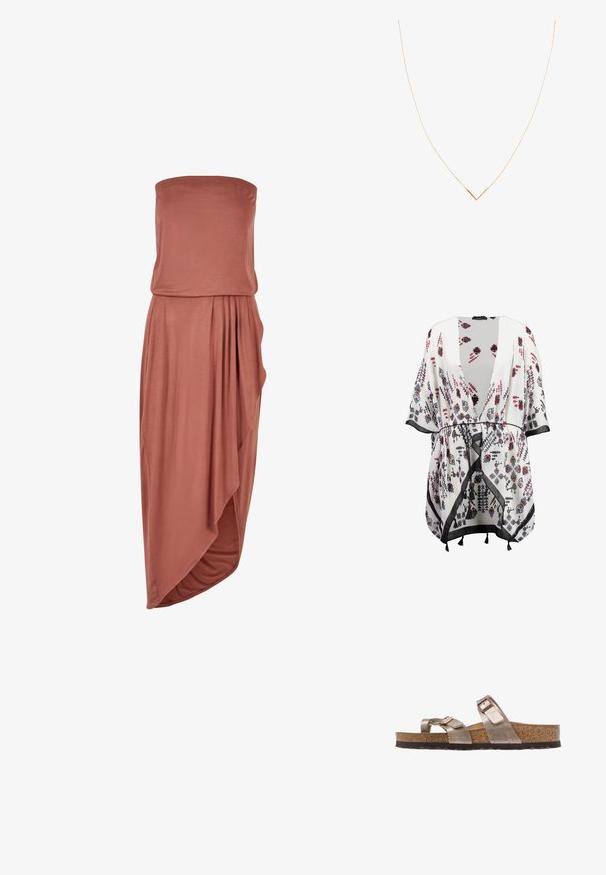 Kimono blanc avec des motifs floraux en noir, rouge et bleu, présentant une ouverture à l'avant, des manches larges et une bordure noire avec des accents de franges.; Robe sans bretelles, couleur rose poussiéreux, confectionnée en tissu doux. Présente un corsage froncé, un ourlet asymétrique et des plis d'un côté.; Sandales en bronze métallique avec deux brides ajustables et une semelle en liège. Semelle en caoutchouc noir épais avec un profil texturé pour l'adhérence.; Collier en ton or avec une fine chaîne et un pendentif en forme de V. Design épuré avec une finition lisse et polie et un minimum de détails.