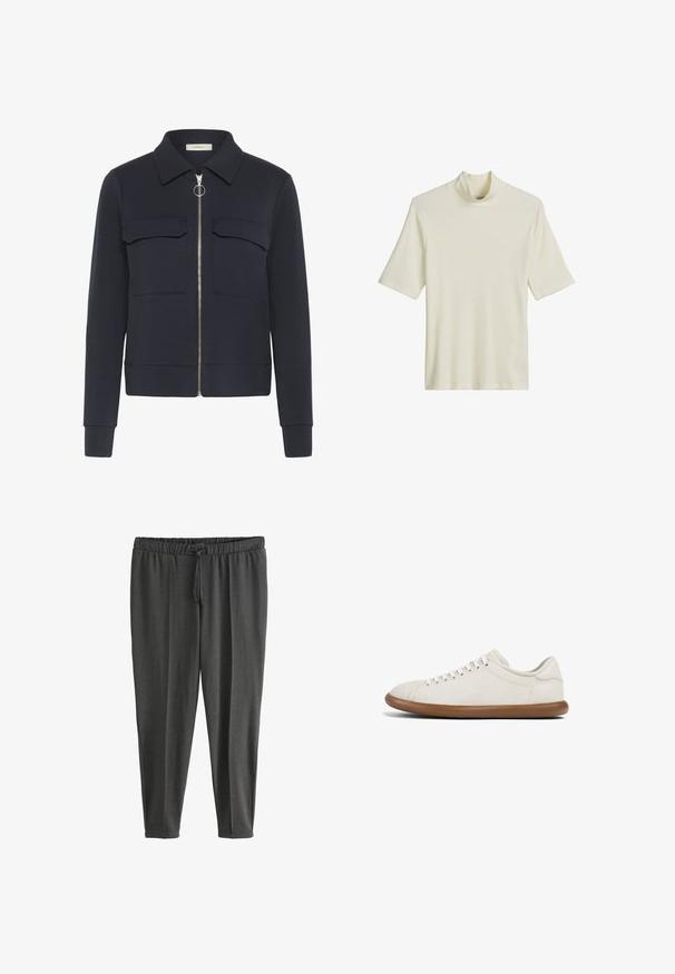 Marineblå jakke med lynlås foran og ringetræk, to brystlommer med klap, lange ærmer og en spids krave.; Ribbet, kortærmet turtleneck top i off-white. Har en høj krave og et blødt, struktureret stof. Rent, minimalistisk design uden mønstre.; Mørkegrå, elastiske joggers lavet af blødt stof; har en elastisk talje med snøre og tilspidsede ben.; Lysebrune sneakers lavet af blødt stof med en glat tekstur. Rund spert, seks snøreringe og en fleksibel brun gummisål.