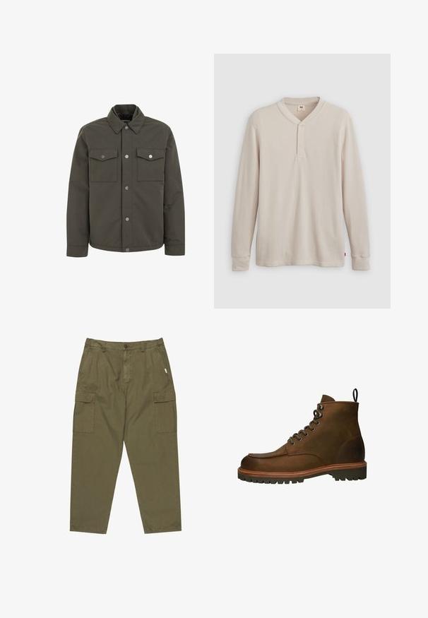 Olivgrüne Jacke aus strapazierfähigem Stoff, mit Kragen, zwei Brusttaschen und metallenen Druckknöpfen an der Front.; Langärmliges Henley-Shirt aus leicht beigem Rippstoff mit V-Ausschnitt, Knopfleiste mit drei Knöpfen und angeschnittenen Ärmeln. Roter Logo-Tag am Saum.; Olivgrüne Cargo-Hose aus Baumwolle mit Knopfverschluss, seitlichen Taschen und zwei großen Cargo-Taschen an den Oberschenkeln.; Braune Leder-Stiefeletten mit runder Zehenform, metallenen Ösen und einer robusten Gummisohle. Enthält eine Zuglasche für ein einfaches An- und Ausziehen.