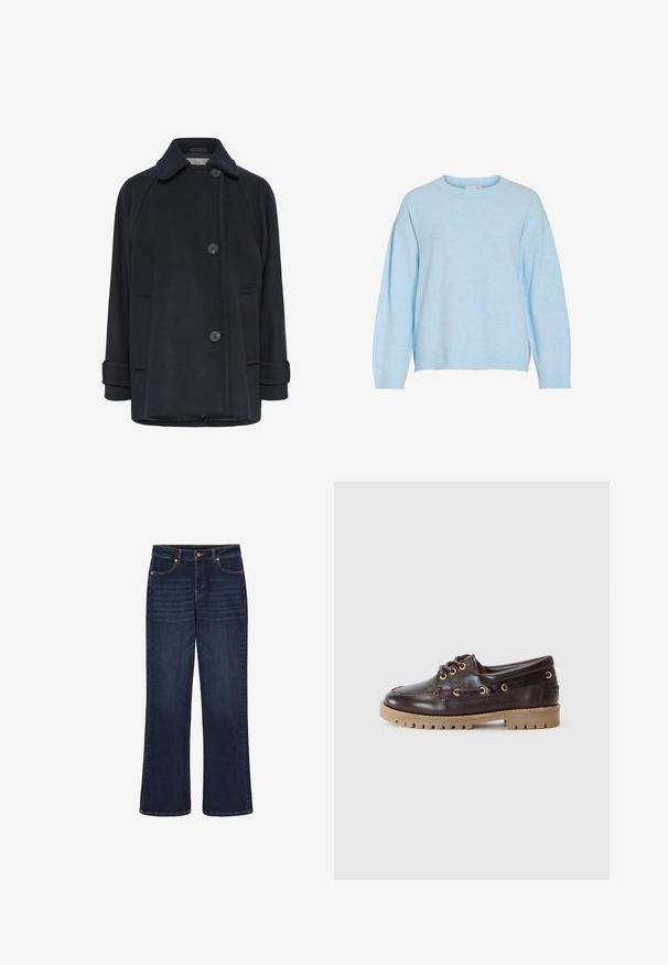 Marineblauer Wollmantel mit einem umgeschlagenen Kragen, zwei Knopfverschlüssen, seitlichen Taschen mit Klappen und umgeschlagenen Bündchen. Weiche Textur und lockere Passform.; Hellblauer Pullover aus Strick mit rundem Ausschnitt, überschnittenen Schultern und gerippten Bündchen sowie Saum. Weiche Textur und lässige Passform.; Dunkelblaue Straight-Leg-Jeans aus Denim mit Vordertaschen, Kupfernieten und Knopfverschluss.; Dunkelbraune Lederbootsschuh mit runder Spitze, goldenen Ösen und einer strukturierten, hellbraunen Gummisohle. Verfügt über kontrastierende Nähte.
