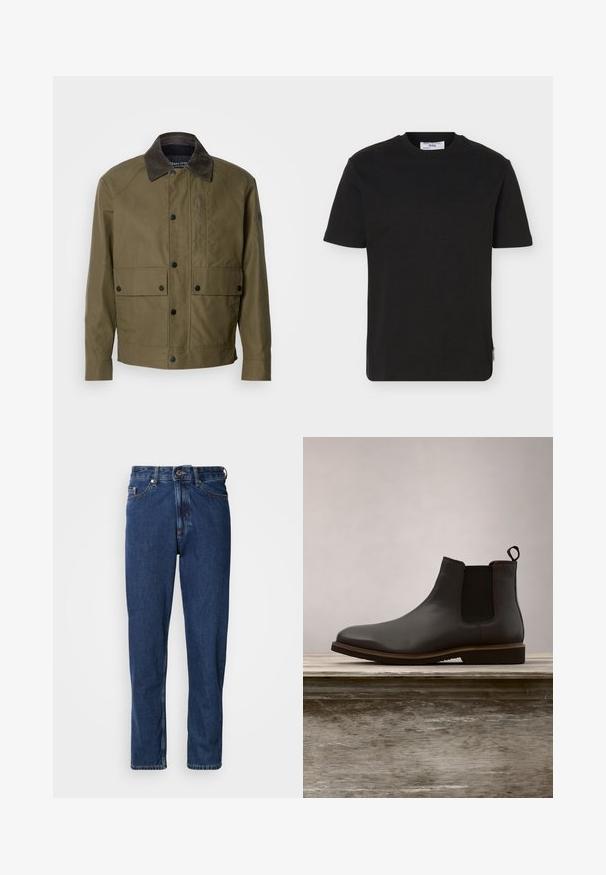 Olivegrüne Jacke aus strukturiertem Stoff, mit einem braunen Cordkragen, Druckknöpfen, zwei Fronttaschen und einer Reißverschlusstasche auf der Brust.; Einfaches schwarzes T-Shirt mit kurzen Ärmeln und Rundhalsausschnitt, mit einem kleinen Markenlabel am unteren Seiten Saum.; Dunkelblaue Jeans aus Denim mit geradem Bein, Fünf-Taschen-Stil und sichtbaren Nähten entlang der Nähte.; Schwarze Leder Chelsea-Stiefel mit elastischen Seiteneinsätzen und runder Zehenform, ausgestattet mit einer strukturierten Sohle und subtilen Steppnähten, erhöht über einer Holzoberfläche.