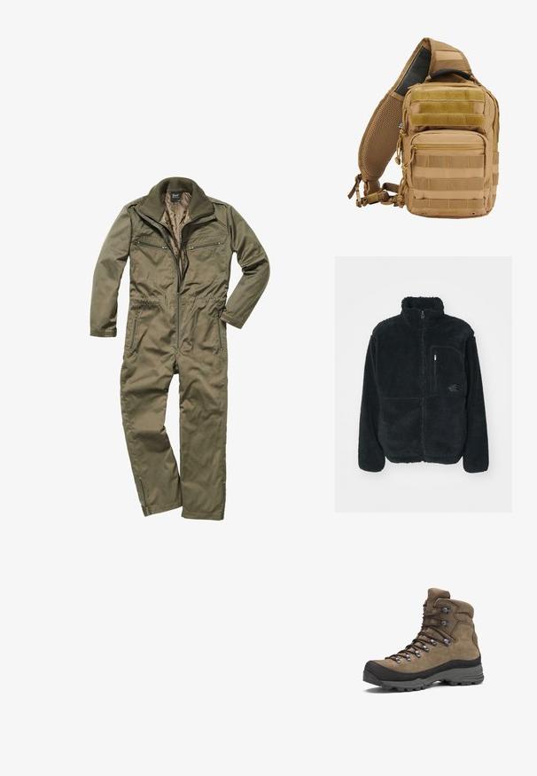 Zwarte fleecejack met hoge kraag, volledige ritssluiting en borstzak. Heeft een gestructureerd, zacht oppervlak en een logo op de zak.; Olijfgroene jumpsuit gemaakt van duurzaam weefsel, met een ritssluiting aan de voorkant, geribde kraag en meerdere met rits afsluitbare zakken op de borst en zijkanten.; Bruine hoge wandelschoen met zwarte zool, metalen veterogen en gevoerde kraag, ontworpen voor gebruik buitenshuis en enkelondersteuning.; Tan tactische rugtas met meerdere zakken, webbingriemen, een gepolsterde mesh rug, ritsen en versterkte stiksels voor duurzaamheid.