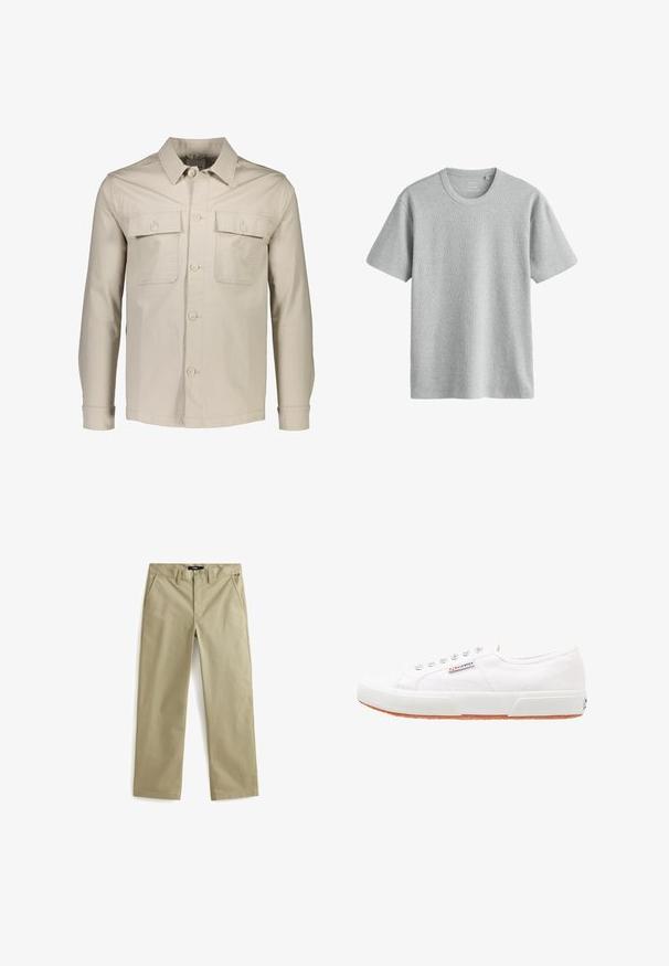 Beige Knopfjacke aus leichtem Stoff. Verfügt über zwei Brusttaschen, einen spitzen Kragen und lange Ärmel mit Knopfmanschetten.; Hellgraues T-Shirt mit kurzen Ärmeln und Rundhalsausschnitt, mit subtiler Rippenstruktur, flach auf weißem Hintergrund präsentiert.; Beige Baumwollchinos mit geradem Bein, ausgestattet mit zwei vorderen Taschen und einem klassischen Knopfverschluss. Glatte Textur, minimale Akzente.; Weiße Leinensneaker mit Gummisohle, Schnürdesign und einem kleinen Logolabel an der Seite. Strukturierte weiße Oberseite und braune Außensohle.