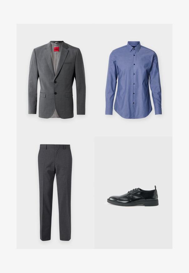 Blazer gris a medida con solapas de muesca, dos botones y dos bolsillos frontales. Forro interior de tela gris claro. Etiqueta de la marca roja visible.; Camisa azul de manga larga con cuello puntiagudo y botones negros en la parte delantera, exhibida sobre un fondo blanco.; Pantalones gris ajustados con un acabado texturizado, con frente plano y diseño de pierna recta. Presenta bolsillos laterales y presillas para cinturón.; Zapato de vestir negro de cuero brillante con tacón bajo, cierre de cordones y puntera redonda, mostrado de lado sobre un fondo claro y liso.