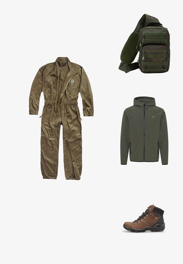 Hooded jacket in olijfgroen, gemaakt van gladde stof. Voorzien van een voorkeursrits, twee zijzakken en een klein logo op de borst.; Olijfgroene utility jumpsuit gemaakt van duurzaam materiaal, met een rits aan de voorkant, een elastische tailleband en meerdere zakken op de romp en benen.; Middenhoogte wandelschoenen in bruin leer met zwarte accenten, voorzien van metalen oogjes, duurzame veters en een gestructureerde rubberen buitenzool.; Groene camouflage schoudertas met meerdere ritszakken, een verstelbare schouderband en een mesh achterpaneel voor ventilatie.