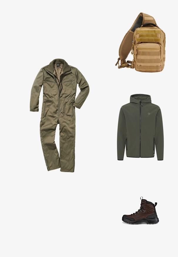 Hættejakke i olivengrøn, lavet af glat stof. Har en frontlynlås, to sidelommer og et lille logo på brystet.; Oliven grønt jumpsuit lavet af holdbart stof, med lynlås foran, ribbet krave og flere lynlåslommer på brystet og siderne.; Brun vandresko med et struktureret læderoverdel, sort gummitåhætte, forstærkede snørrebukser og en robust sål til godt greb.; Tan taktisk rygsæk med flere lommer, webbing remme, polstret mesh ryg, lynlåse og forstærkede sømme for holdbarhed.