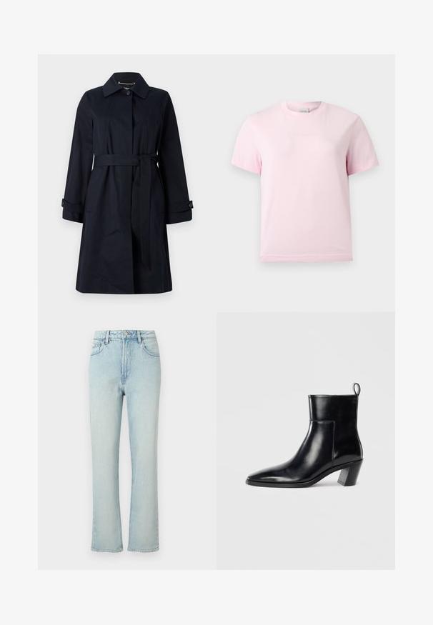 Marineblauer trenchcoat aus glattem Stoff, mit tailliertem Schnitt, Klapptaschen und klassischem Kragen mit Knopfakzenten.; Hellrosa Kurzarm-T-Shirt mit Rundhalsausschnitt und dezentem, erhabenem "Calvin Klein"-Logo in der Mitte der Brust.; Hellblaue Jeans mit hoher Taille und geradem Bein, vorne mit Knopf, Gürtelschlaufen und klassischem Fünf-Taschen-Design auf einfarbigem Hintergrund.; Schwarze Leder-Ankleboots mit spitzem Zeh, geometrischem Blockabsatz und einem Zugband hinten. Glatte Textur und elegantes Design.