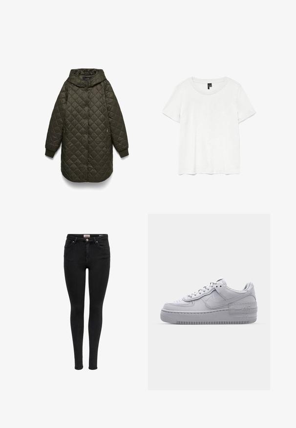 Veste longue matelassée vert olive foncé avec capuche, fermeture à boutons-pression sur le devant, poches latérales zippées et poignets côtelés.; T-shirt blanc à manches courtes avec un col rond, fabriqué en tissu léger. Design simple, texture lisse et ourlet droit.; Jean skinny noir avec poches avant, passants de ceinture et fermeture à bouton, présenté sur un fond blanc.; Basket en cuir lisse gris Nike Air Force 1 avec un bout perforé, une semelle épaisse et un détail 'AIR' en relief sur le talon.