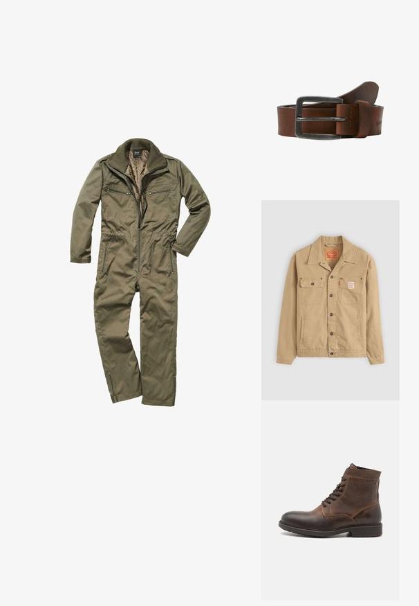 Levi's® Workwear SUNRISE TRUCKER - Lichte jas - tiger's eye; Olijfgroene jumpsuit gemaakt van duurzaam weefsel, met een ritssluiting aan de voorkant, geribde kraag en meerdere met rits afsluitbare zakken op de borst en zijkanten.; Jack & Jones JFWDELANEY BOOT - Veterboots - cognac; Bruine leren riem met een geborstelde metalen gesp, heeft een gladde textuur en een klassiek ontwerp. De riem loopt naar het einde toe taps toe.