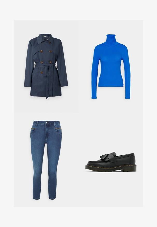 Gabardina azul marino de doble botonadura con botones marrones, cinturón para atar a la cintura y mangas largas.; Pieces Petite PCKITTE ROLLNECK - Camiseta de manga larga - princess blue; ONLY Petite ONLROYAL - Vaqueros pitillo - dark blue denim; Mocasines de cuero negro con punta redonda, que presentan un detalle de flecos y una banda decorativa en la parte frontal, montados sobre un tacón grueso.