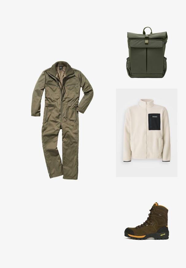Veste en polaire blanc cassé avec une poche poitrine zippée noire et un garniture noire. Présente un col haut et des poches avant arrondies.; Combinaison olive en tissu résistant, avec un zip sur le devant, un col côtelé et plusieurs poches zippées à la poitrine et sur les côtés.; Botte de randonnée montante marron avec bout renforcé noir, accents orange, semelle Vibram robuste, et lacets noirs et orange.; Sac à dos à enroulement vert olive avec poche avant à rabat, fermeture à boucle métallique, poches latérales et poignée supérieure tissée.