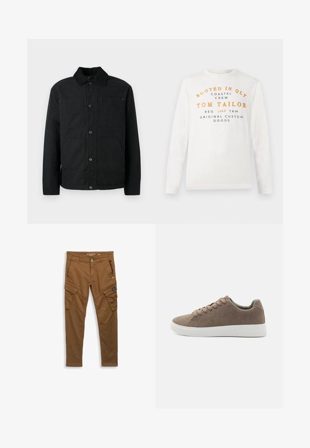 Zwarte button-up jas met een corduroy kraag en vier voorzakken, tentoongesteld tegen een effen lichte achtergrond.; Witte langslavende shirt met oranje en zwarte tekst waarop staat "Rooted in QLY Coastal Crew Tom Tailor Reg 1962 TRM Original Custom Goods" aan de voorkant.; Bruine rechte cargo pants met een voorste knoop, ri loops, zij- en achterzakken en klepafsluitingen op de dijzakken.; Bruine suède sneakers met platte witte rubberen zolen, vetersluiting, ronde neus en een gladde textuur. Minimalistische stijl met subtiele stikdetails.