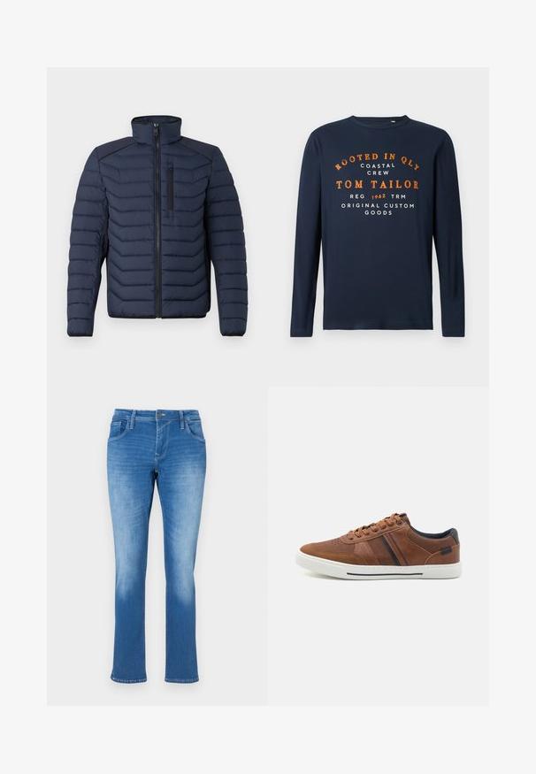 Marineblaue Steppjacke mit vertikalen Nähten, hohem Kragen, durchgehendem Reißverschluss und Brusttasche; mit kontrastierendem Stoff auf den Schultern.; Marineblaue Langarmshirt mit Rundhalsausschnitt, bedruckt mit orangefarbenem und weißem Text: "VERWURZELT IN QLY COASTAL CREW TOM TAILOR 1962 ORIGINAL CUSTOM GOODS."; Blaue Jeans aus Denim mit geradem Bein, ausgestattet mit fünf Taschen, einem Reißverschluss und Kontrastnähten. Der Stoff hat eine mittlere Waschung mit Ausbleichungen.; Braune Leder-Sneaker mit glatter Textur, weißer Gummisohle, schwarzen Akzenten und dekorativen Nähten sowie seitlichen Streifen.