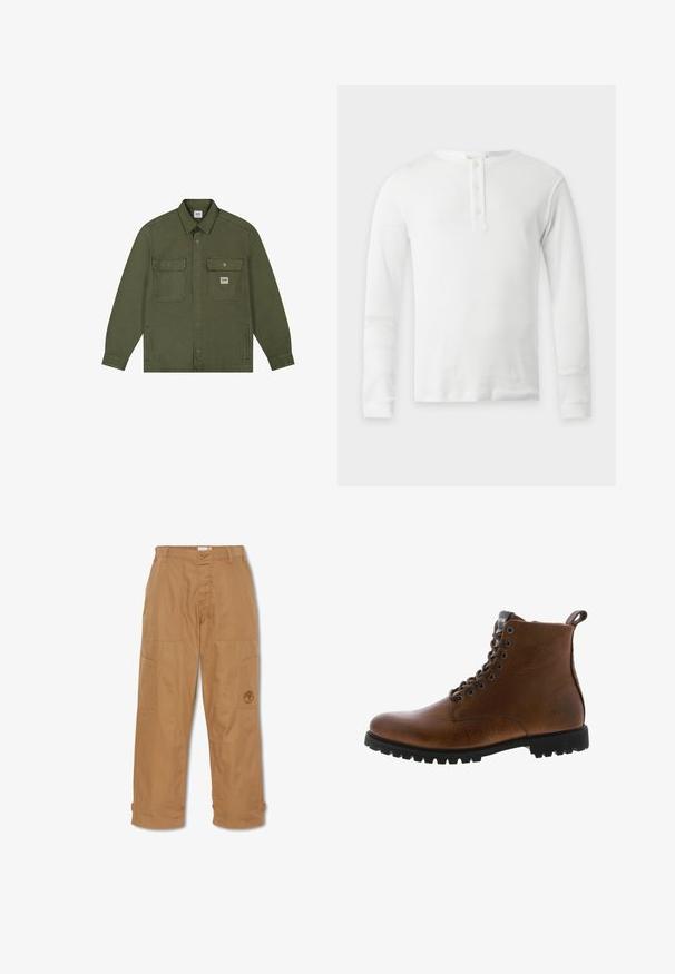 Lee WORKWEAR - Jeansjacke - oak moss; Weißes Thermo-Langarmshirt mit rundem Ausschnitt und Drei-Knopf-Leiste, flach auf hellem Hintergrund präsentiert.; Khakifarbene Arbeitshosen aus strapazierfähigem Stoff, mit mehreren Taschen, einem Knopfverschluss und gesticktem Logo auf dem Oberschenkel.; Braune Lederstiefeletten mit strukturiertem Finish, metallischen Ösen und schwarzer Gummisohle. Mit Zuglasche hinten für einfaches An- und Ausziehen.