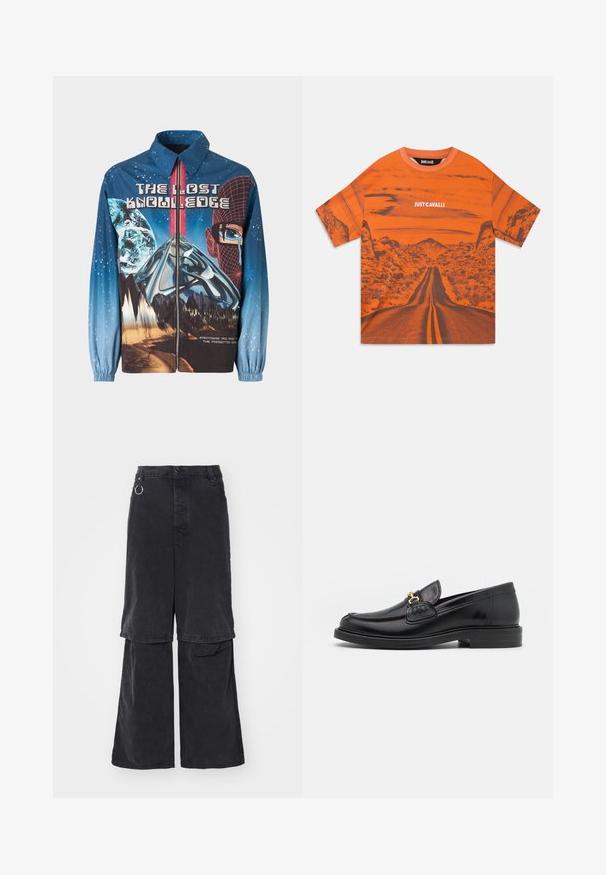 Blå, grafisk zip-up jakke med et kosmisk tema, der inkluderer planeter og bjerge. Elastiske manchetter, fed tekst og levende designelementer.; Orange bomulds t-shirt med et grafisk print af en ørkenvej med bjerge, korte ærmer og rund halsudskæring. "JUST CAVALLI" logoet er inkluderet.; Études NOCTURNE - Jeans Relaxed Fit - black washed; Sorte læder loafers med en rund tå, der har guld hardware accent og syningsdetaljer, placeret på en lav, tekstureret gummisål.