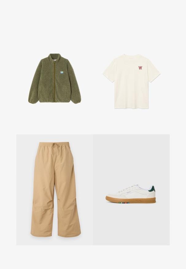 Olivenfarvet fleecejakke med lynlås foran, høj krave og elastiske manchetter. Har et lille blåt og gult logo-patch på brystet.; Off-white kortærmet T-shirt med rund hals og lille rød "W" logo på venstre bryst.; Beige vide ben bukser lavet af letvægtsstof med en elastisk talje og snøre samt syede detaljer nær kanten.; Hvide lædersneakers med perfereret design, gummisul, grøn hælaccent og farverig stribe detalje på siden.