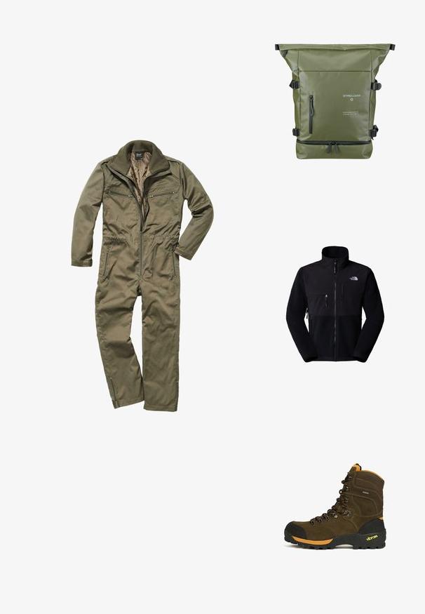 Sort fleecejakke med nylon øvre del, høj krave, fuld lynlås, lomme på venstre bryst og logo på øverste højre side. Tekstureret fleece på den nederste halvdel.; Oliven grønt jumpsuit lavet af holdbart stof, med lynlås foran, ribbet krave og flere lynlåslommer på brystet og siderne.; Brun højtliggende vandrestøvle med sort tåhætte, orange accenter, robust Vibram-sål og sorte og orange snørebånd.; Grøn rulle-top rygsæk med en tekstureret overflade, justerbare stropper, lynlås-lomme foran og logo-detaljer i hvid og sort.
