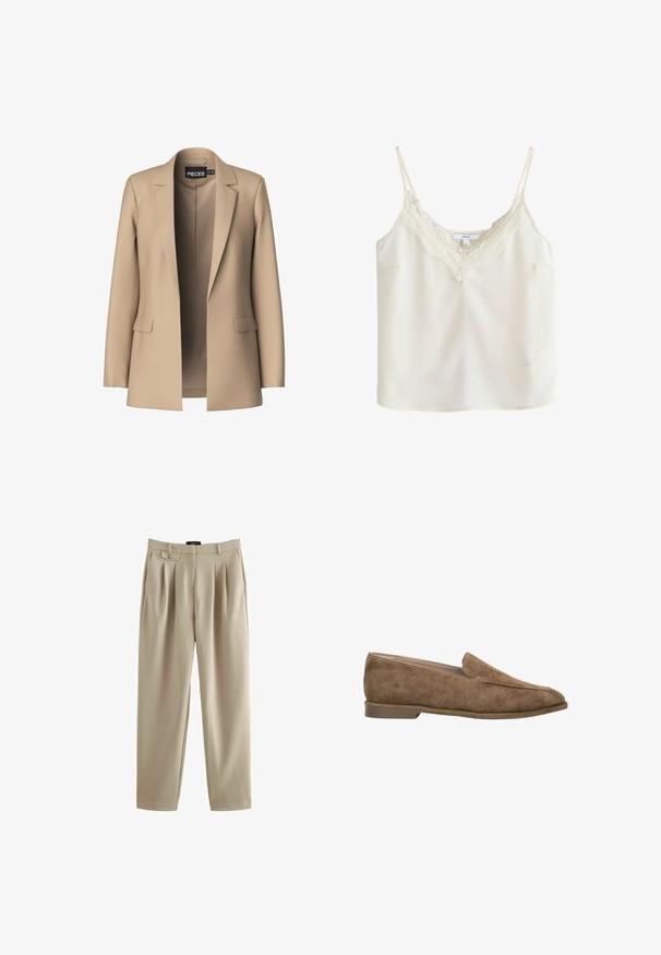 Beige blazer met notch-lapels en twee voorzakken; gemaakt van gladde stof, het heeft een open voorkant en een getailleerde pasvorm.; Roomkleurig mouwloos hemd met dunne bandjes en kanten randje langs de V-hals, afgebeeld op een effen achtergrond.; Beige geplooide broek met een relaxte pasvorm, voorzien van een knoopsluiting en riemlussen, gemaakt van een gladde stof met een zachte textuur.; Bruine suède instapsloffen met lage hak en afgeronde neus, zijaanzicht tegen een witte achtergrond.