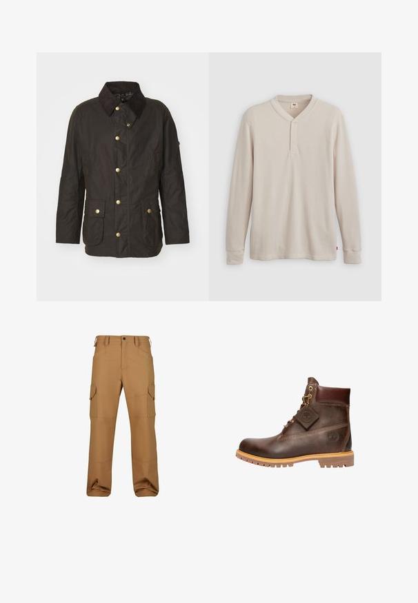 Bruine gewaxte jas met een ribfluwelen kraag, gouden knopen, twee voorkiezen en een casual pasvorm. Soepele textuur met een licht glanzende afwerking.; Lange mouwen henley-shirt in lichtbeige ribbelstof, met een V-hals, een drieknoopsluiting en manchetten. Rode logo-label aan de onderkant.; Bruine cargobroek gemaakt van duurzaam materiaal, met meerdere zakken, een relaxte pasvorm en versterkte stikseldetails.; Bruine leren enkelboot met een ronde neus, stevige zool, hardware in goudkleur en een gestructureerde bovenkant. Inclusief een merklabel dat is bevestigd.