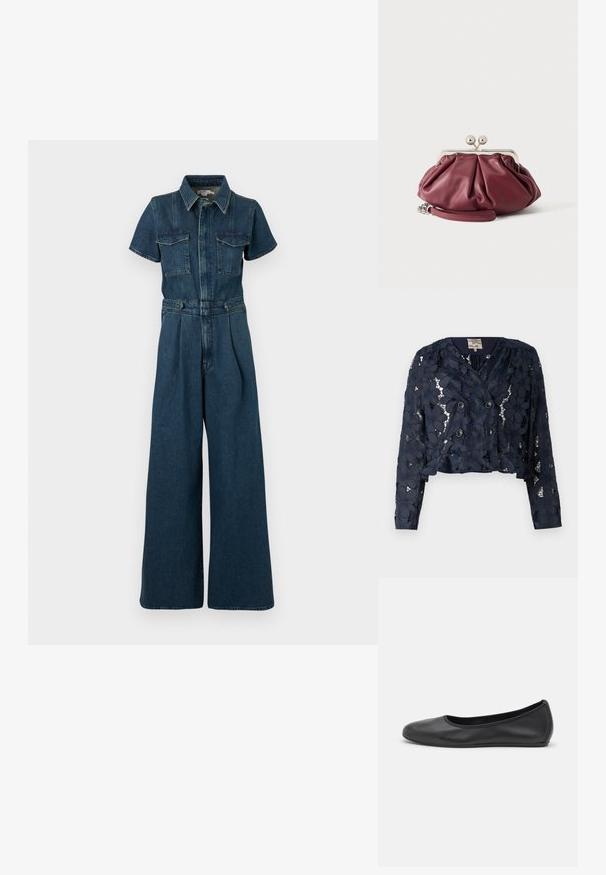 Marineblå cropped jakke lavet af blonde med blomsterprint, med en dobbeltbrystet lukning og to knapper. Tekstureret, semi-gennemsigtig stof.; Good American FIT FOR SUCCESS PLEATED WIDE LEG - Buksedragter - indigo; Sort læderballetsko med rund tå, glat tekstur, minimal syning og et fleksibelt såldesign.; Lille bordeaux rød læder clutch-pung med sølv metal lukning og håndledsrem på hvid baggrund.