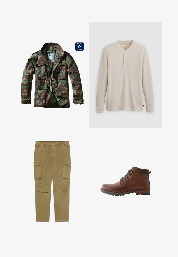 Tarnjacke in Grüntönen und Brauntönen, mit einem Reißverschluss vorne, zwei Brusttaschen und wasserabweisendem Material.; Langärmliges Henley-Shirt aus leicht beigem Rippstoff mit V-Ausschnitt, Knopfleiste mit drei Knöpfen und angeschnittenen Ärmeln. Roter Logo-Tag am Saum.; Khakifarbene Cargohosen mit Knopf- und Reißverschluss, ausgestattet mit seitlichen Klappentaschen und schrägen Vorderentaschen.; Brauner Leder-Schnürstiefel mit dunkelbraun gepolstertem Schaft und robuster Sohle, im Seitenprofil auf weißem Hintergrund dargestellt.