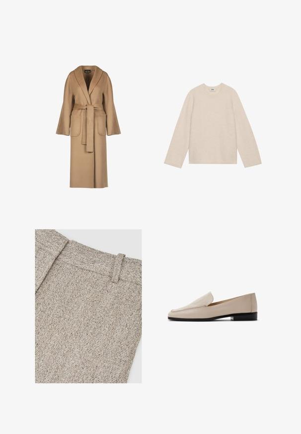 Beige, lange wollen jas met een ceintuur in de taille, wijde mouwen, grote zakken en een sjawlboord. Gladde textuur met een eenvoudig ontwerp.; Lichtbeige lange mouwen trui gemaakt van zacht materiaal. Beschikt over een ronde hals en een relaxte pasvorm met geribde manchetten en zoom.; Visgraatpatroon stof in tinten beige en grijs, voorzien van een gestructureerde tailleband en een verfijnde weefstructuur.; Beige leren loafers met een gladde textuur, ronde neus en minimale stiksels. Voorzien van een lage zwarte hak en een insteekontwerp.