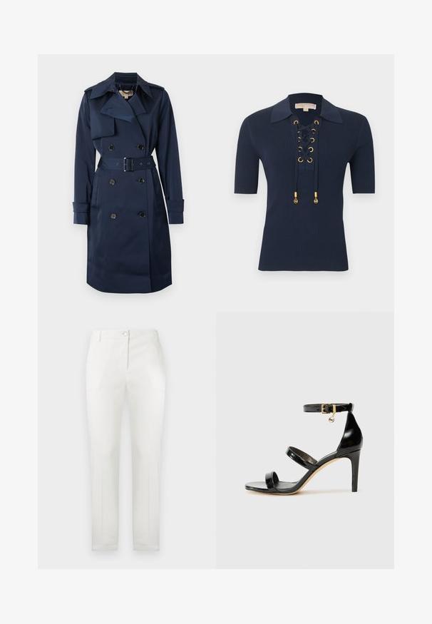 Trench-coat bleu marine à double boutonnage avec large col, taille ceinturée, épaulettes et manches longues avec brides aux poignets.; Haut à manches courtes côtelé bleu marine avec un large col et un détail à lacets sur le devant comportant des œillets dorés et des embouts dorés de marque.; Pantalon blanc ajusté et sur mesure, fermeture à bouton et zip à l'avant, passants pour ceinture, et plis marqués le long des jambes.; Sandale en cuir verni noir avec trois brides, boucle de cheville et talon aiguille de 10 cm. Présente un détail en métal doré et un charm logo.