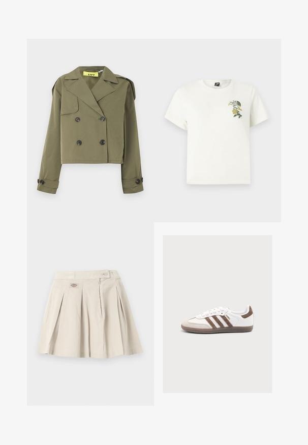 Olivengrøn cropped jakke med dobbeltradet knaplukning, skarpe revers og skulderepauletter. Har to forlommer.; Hvid bomuld T-shirt med korte ærmer. Indeholder grøn og gul blomsterbroderi på venstre bryst, inklusiv logo. Almindelig pasform.; Beige plisseret mininederdel med taljebånd, sidelukning med lynlås, knaplukning og en lille logopatch foran.; Hvid Adidas Samba sneaker med brune ruskindstriber, brun hælflap, beige tåhætte og gennemsigtig gummisål, vist fra siden.