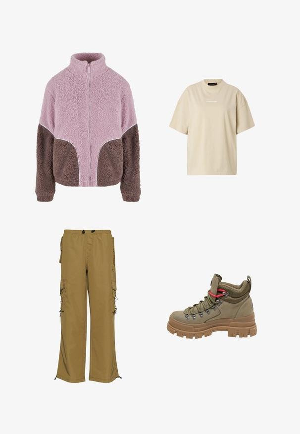 Karl Kani Flísová bunda - rose taupe; Béžové oversized tričko s krátkym rukávom, okrúhlym výstrihom a malým bielym logom „REGARD“ uprostred na hrudi.; Khaki cargo nohavice s elastickým pásom, viacerými bočnými vreckami a nastaviteľnými manžetami. Vyrobené z odolnej látky s hladkou textúrou.; Vysoká turistická obuv olivovo zelenej farby s hrubou hnedou gumovou podrážkou, sieťovinovým polstrovaným golierom, kovovými očkami a červenou akcentovou slučkou na šnúrky.