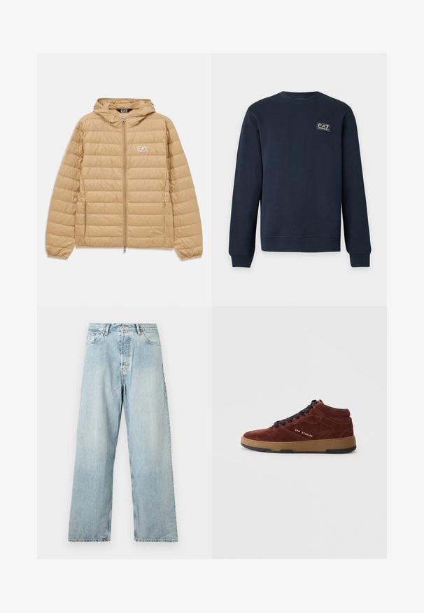 Hellbraune gesteppte Jacke mit Kapuze, Frontreißverschluss und EA7 Emporio Armani-Logo auf der linken Brust.; Marineblaues Sweatshirt mit langen Ärmeln und Rundhalsausschnitt, mit gerippten Bündchen und Saum, mit kleinem EA7 Emporio Armani Logo auf der linken Brust.; Hellblaue, hoch taillierte, gerade geschnittene Jeans aus Denim mit vorderem Knopf, Reißverschluss und Fünf-Taschen-Design, dargestellt auf weißem Hintergrund.; Hochschuhsneaker aus rostfarbener Wildleder mit schwarzen Schnürsenkeln, einer braunen Gummisohle und goldener "CPH STUDIOS"-Markierung an der Seite.