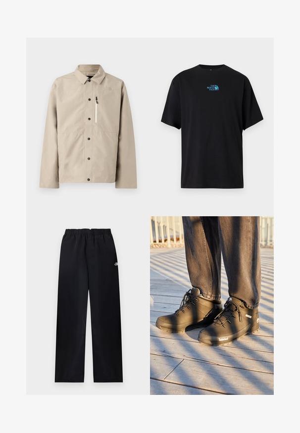 Beige North Face skjortejakke med krave og lynlåslomme på brystet, designet til udendørs brug.; Sort bomuld T-shirt med rund halsudskæring og korte ærmer, med en turkis logo af "The North Face" på brystet.; Sorte bukser med elastik i taljen og lige ben, med lille hvidt logo på øverste højre lår, vist fladt på lys baggrund.; Sorte Timberland vandrestøvler har et højt design, struktureret overflade og runde snørebånd, sat mod en trægulv baggrund.