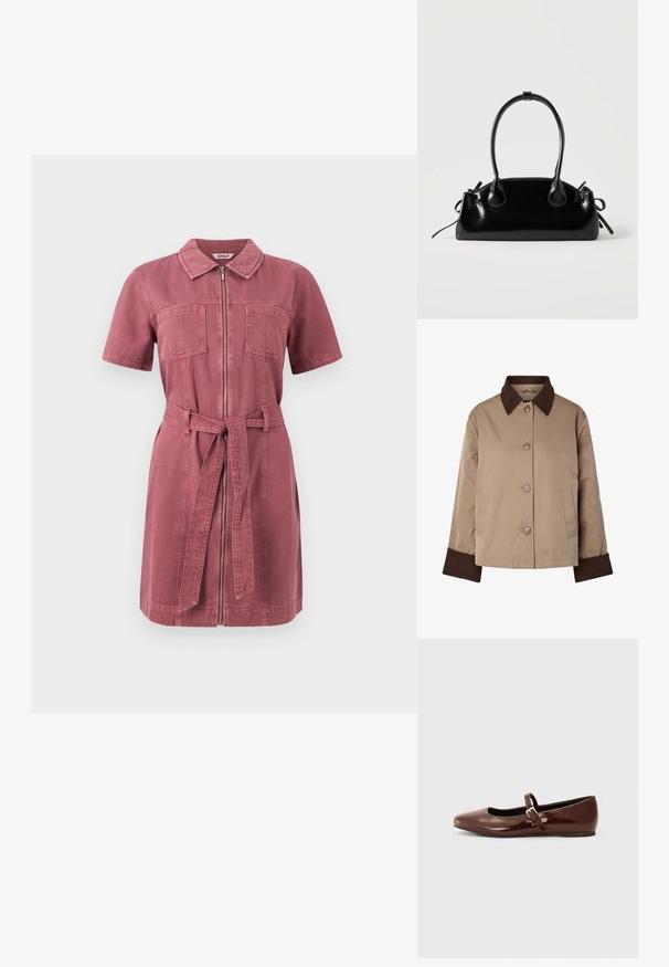 Beige Jacke mit dunkelbraunem Kragen und Manschetten, Vorderknöpfen und zwei Seitentaschen, auf weißem Hintergrund dargestellt.; Kurzärmeliges, staubrosafarbenes Jeanskleid mit vorderem Reißverschluss, zwei Brusttaschen, Kragen und passendem Bindegürtel in der Taille.; Braune Lackleder-Ballerinas mit quadratischer Zehenform und Riemen mit einer kleinen goldenen Schnalle. Glatte Textur, niedriger Absatz und minimalistisches Design.; Kleine schwarze glänzende Handtasche mit zwei langen Griffen und seitlichen Kordelzug-Details vor einfachem hellem Hintergrund.