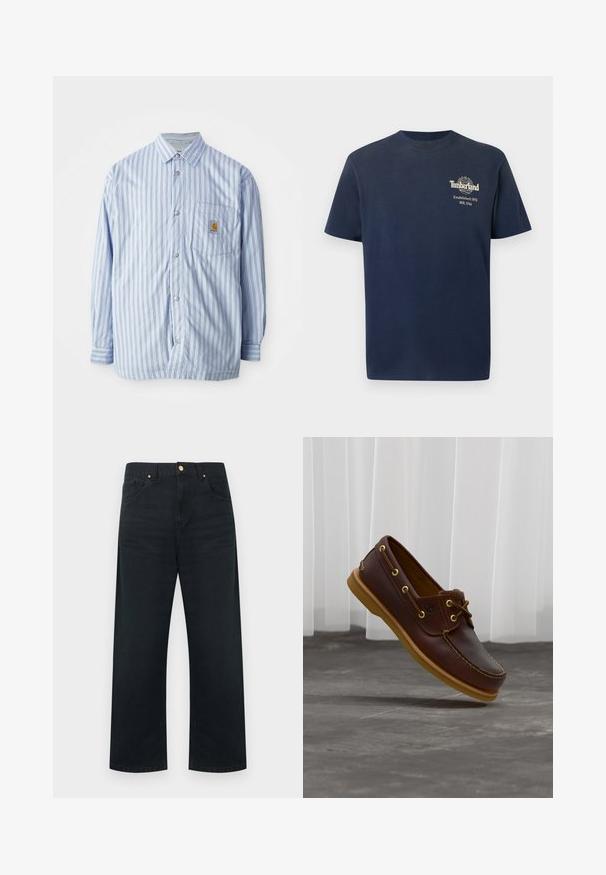 Stribet skjorte i lyseblå og hvid med røde accenter. Har en brystlomme og lange ærmer. Fremstillet af et glat materiale.; Mørkeblå T-shirt med korte ærmer og rund hals, med lille beige Timberland-logo og teksten "Established 1973 NH, USA" på venstre bryst.; Sorte vidde bukser i denim med fem-lomme design, guldfarvede detaljer og en ren finish på linningen og kanten.; Brun læder bådsko med lysebrun sål og snørebånd, svævende over en grå beton gulv med gennemsigtige hvide gardiner i baggrunden.