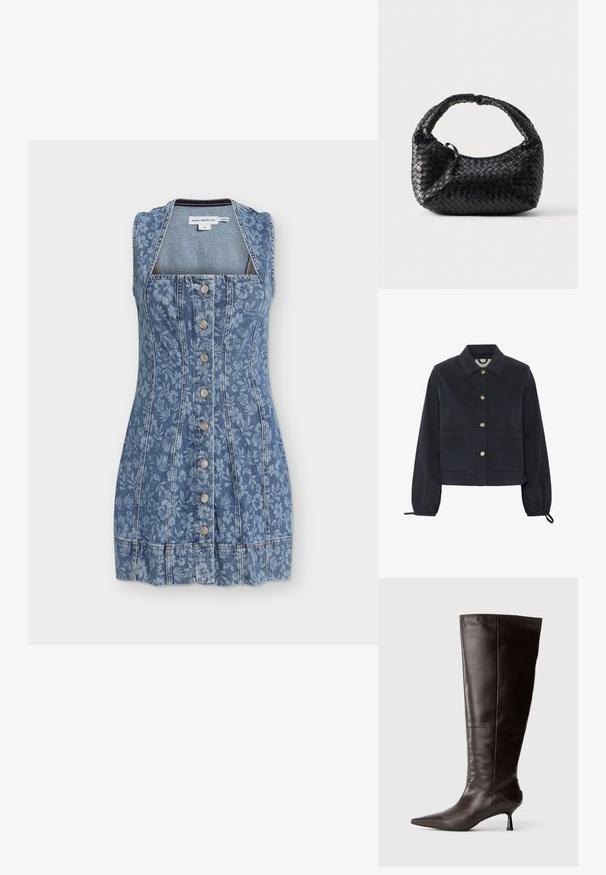 Marineblå bomuldsjakke med krave, frontlukning med knapper og elastiske ærmer. Har to frontlommer og et cropped design.; Denim mini kjole med blomsterprint, ærmeløs design, firkantet halsudskæring og frontlukning med metal trykknapper.; Brune læderknæ-høje støvler med spids tå og slank hæl. Glat tekstur og strømlinet design med en minimalistisk silhuet.; Sort flettet håndtaske med en rundet form, tekstureret finish og et buet håndtag. Har et diskret logo på forsiden.