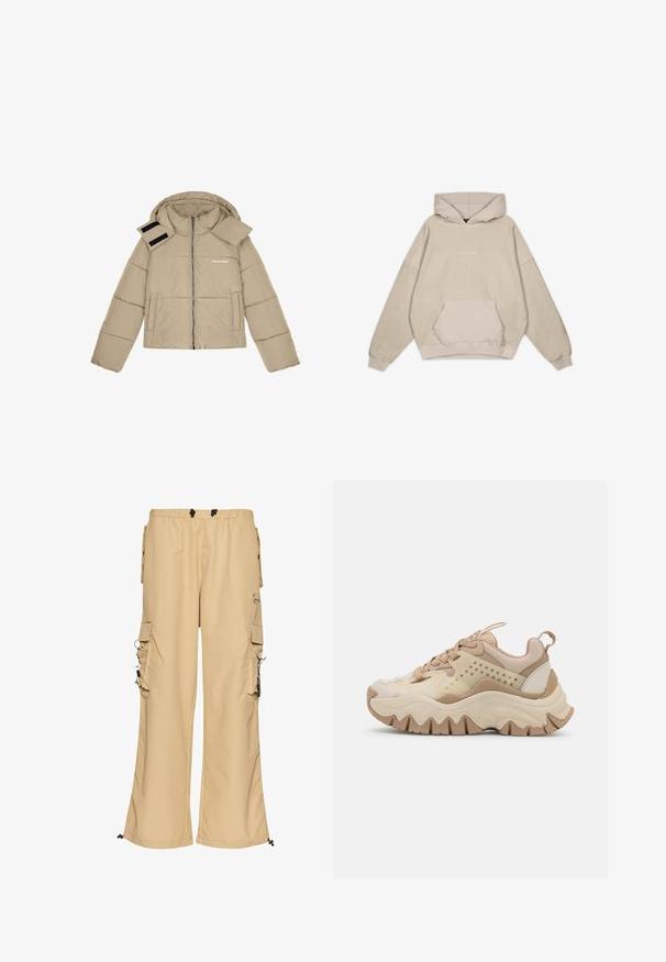 Beige duvetjakke med hætte, lynlås foran, to sidelommer og velcrobånd på skulderen. Tekstlogo på brystet.; Beige hætte sweatshirt med en afslappet pasform, kængurulomme, manchetter og en glat tekstur. Har diskrete logo-detaljer på forsiden.; Beige cargo bukser med brede ben, elastisk talje, sidelommer og snor detaljer. Lavet af letvægtsstof med en glat tekstur.; Beige og creme sneakers med en tekstureret overdel, perforerede sider og en bølget sål. Har snørebånd og en pull-tab på hælen.